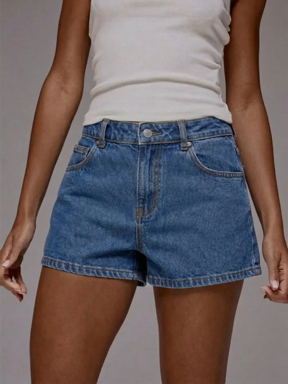 Medium Wash Casual Women's Mid Waist Classic Denim Shorts